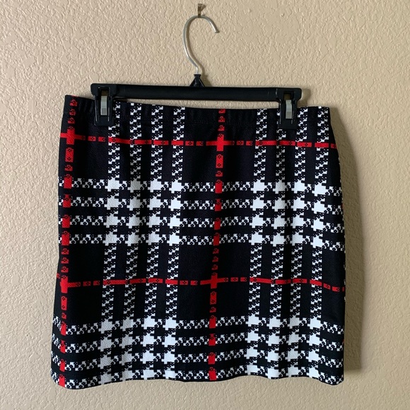 five mini skirt - Picture 2 of 4